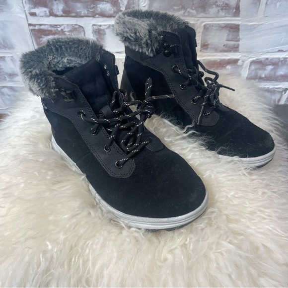Black Winter Boots with Faux Fur Lining 6W - Picture 2 of 6